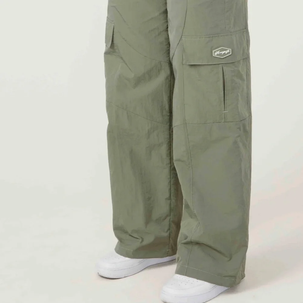 ❌SOLD❌ Young LA cargo pants - Picture 3 of 4